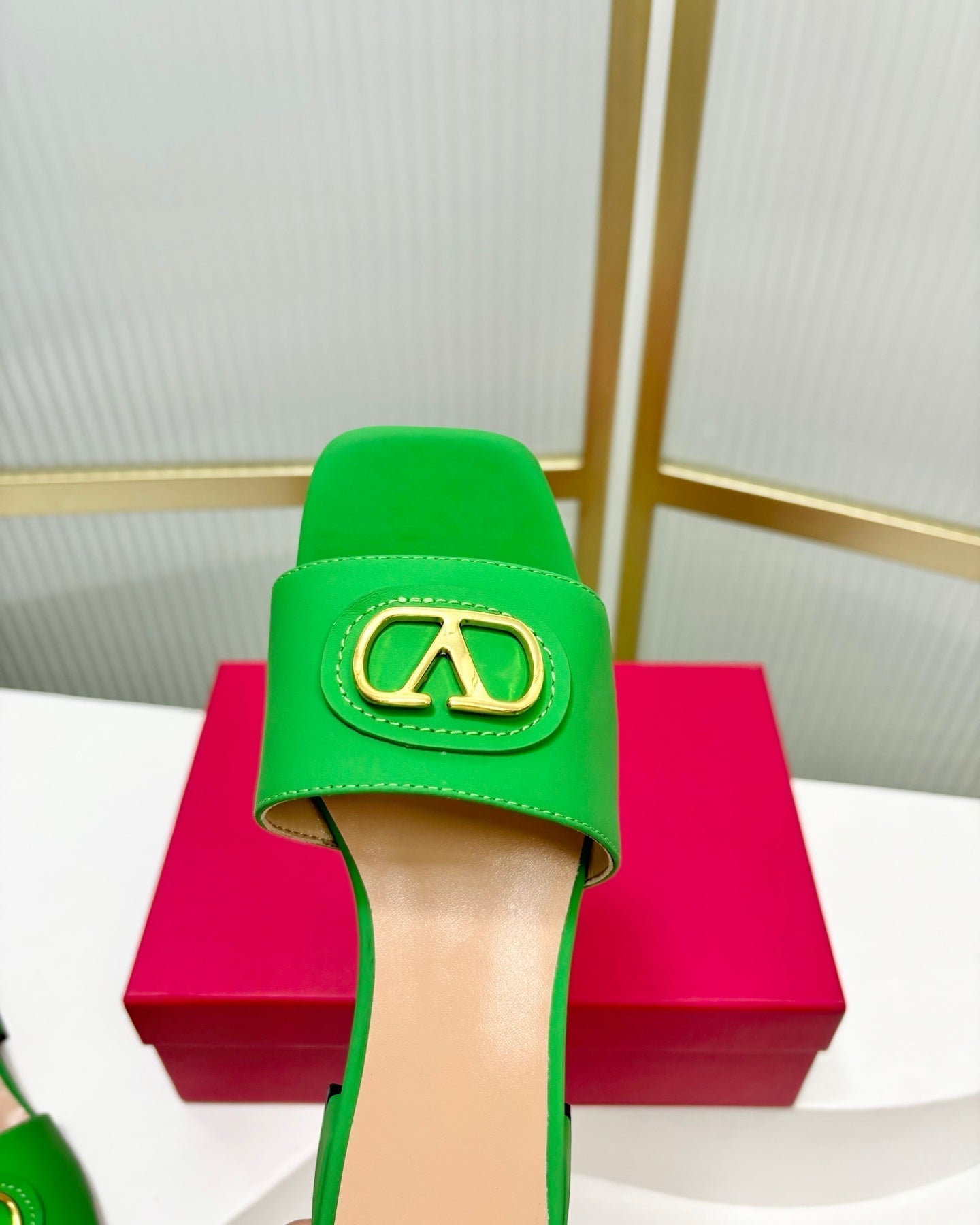 VT 25 Vlogo Slides 2cm Green Cowhide