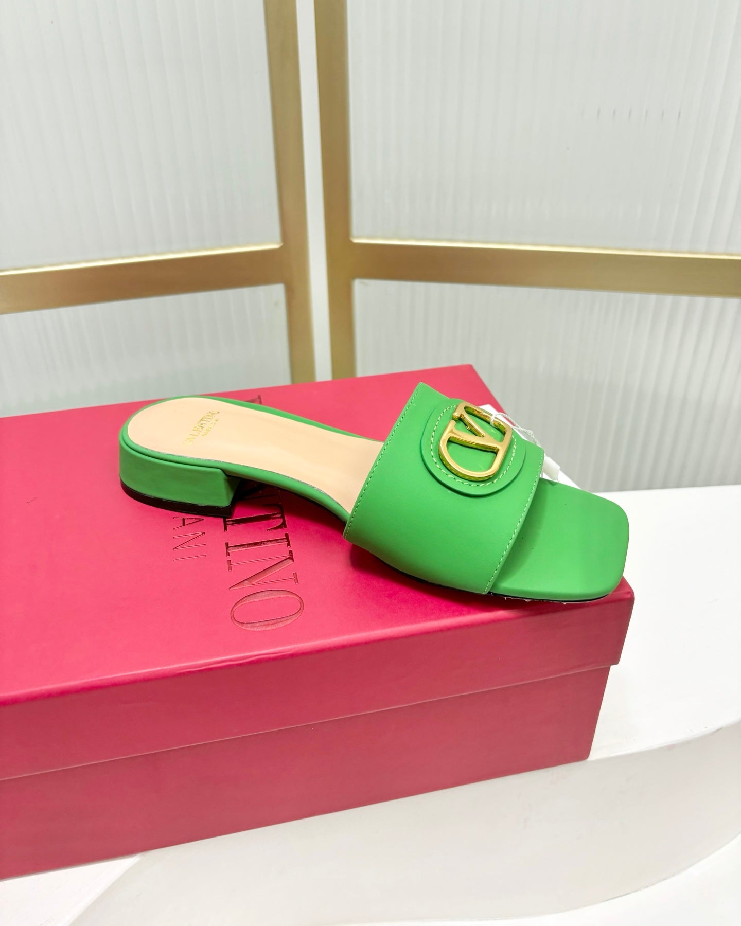 VT 25 Vlogo Slides 2cm Green Cowhide