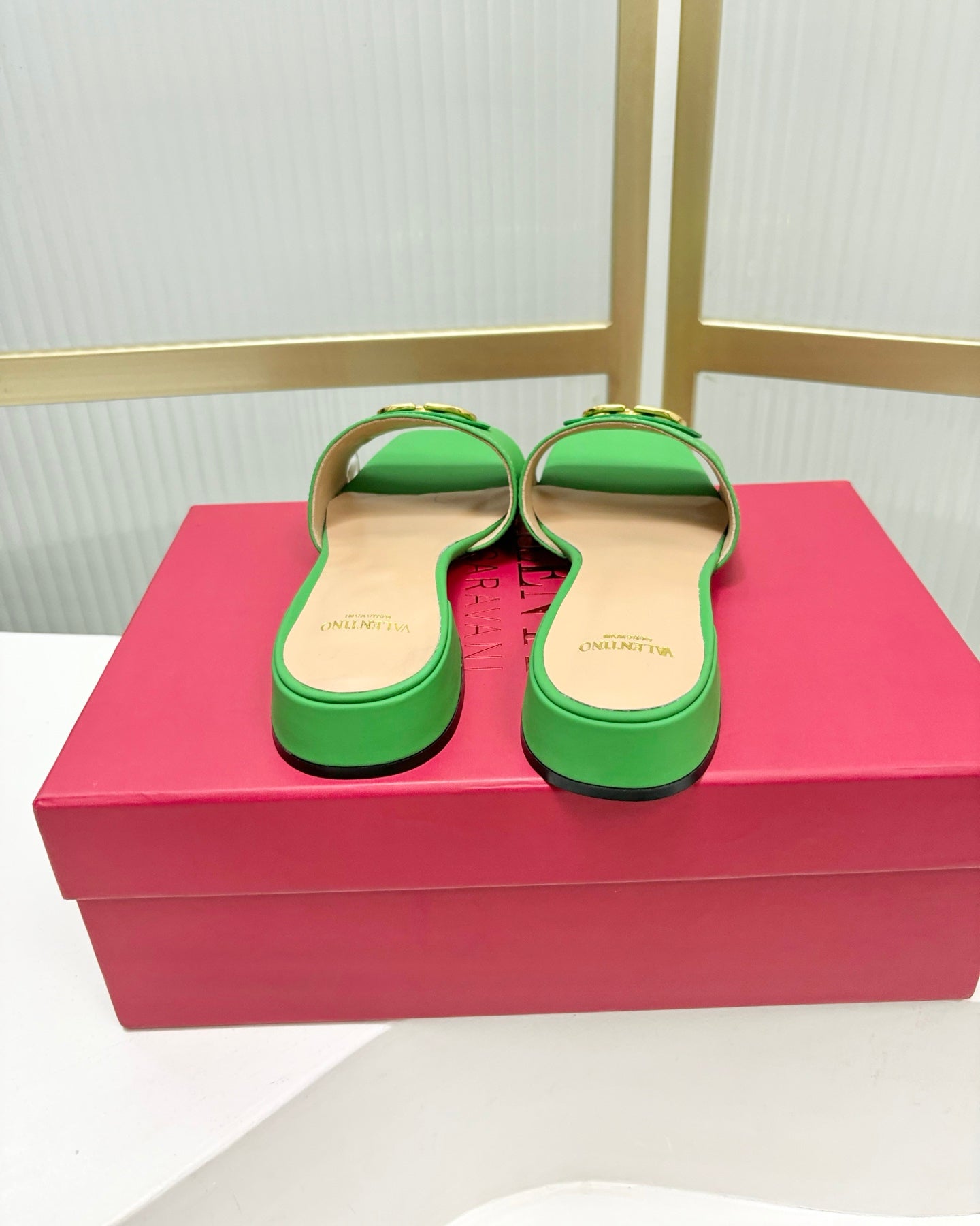 VT 25 Vlogo Slides 2cm Green Cowhide