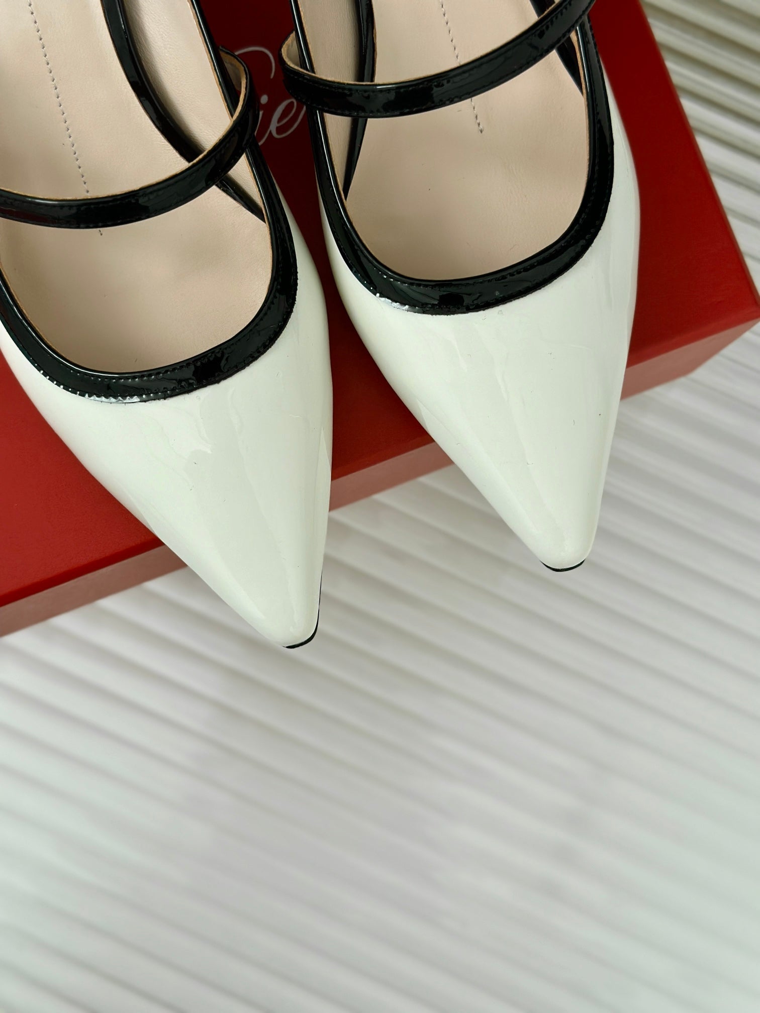 Mary Jane Virgule Mules 55 Balck White Patent Leather
