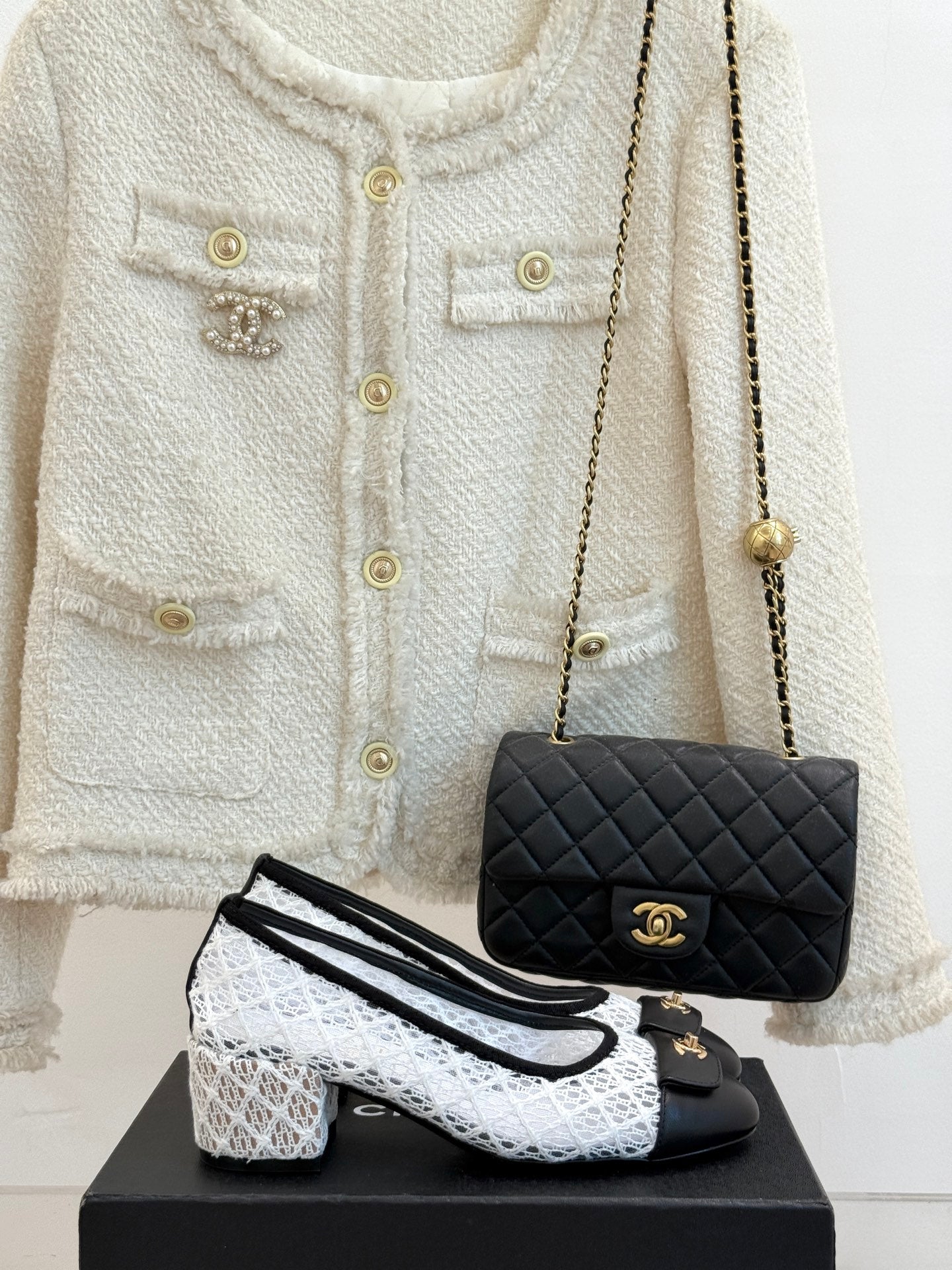 Chanel 25 Ballet Flat 50mm White Black Woven Lambskin 473053