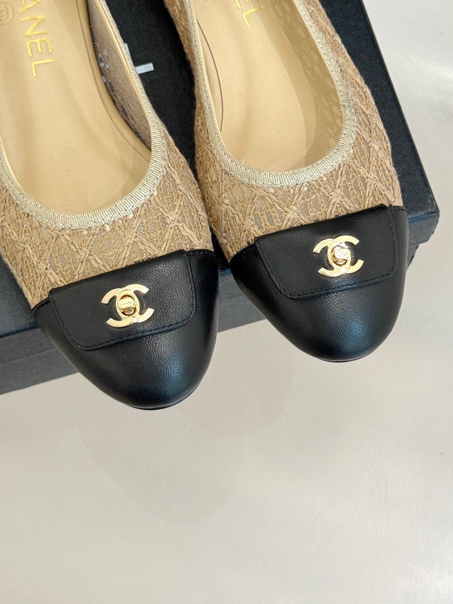 Chanel 25 Ballet Flat Beige Black Woven Lambskin 473056