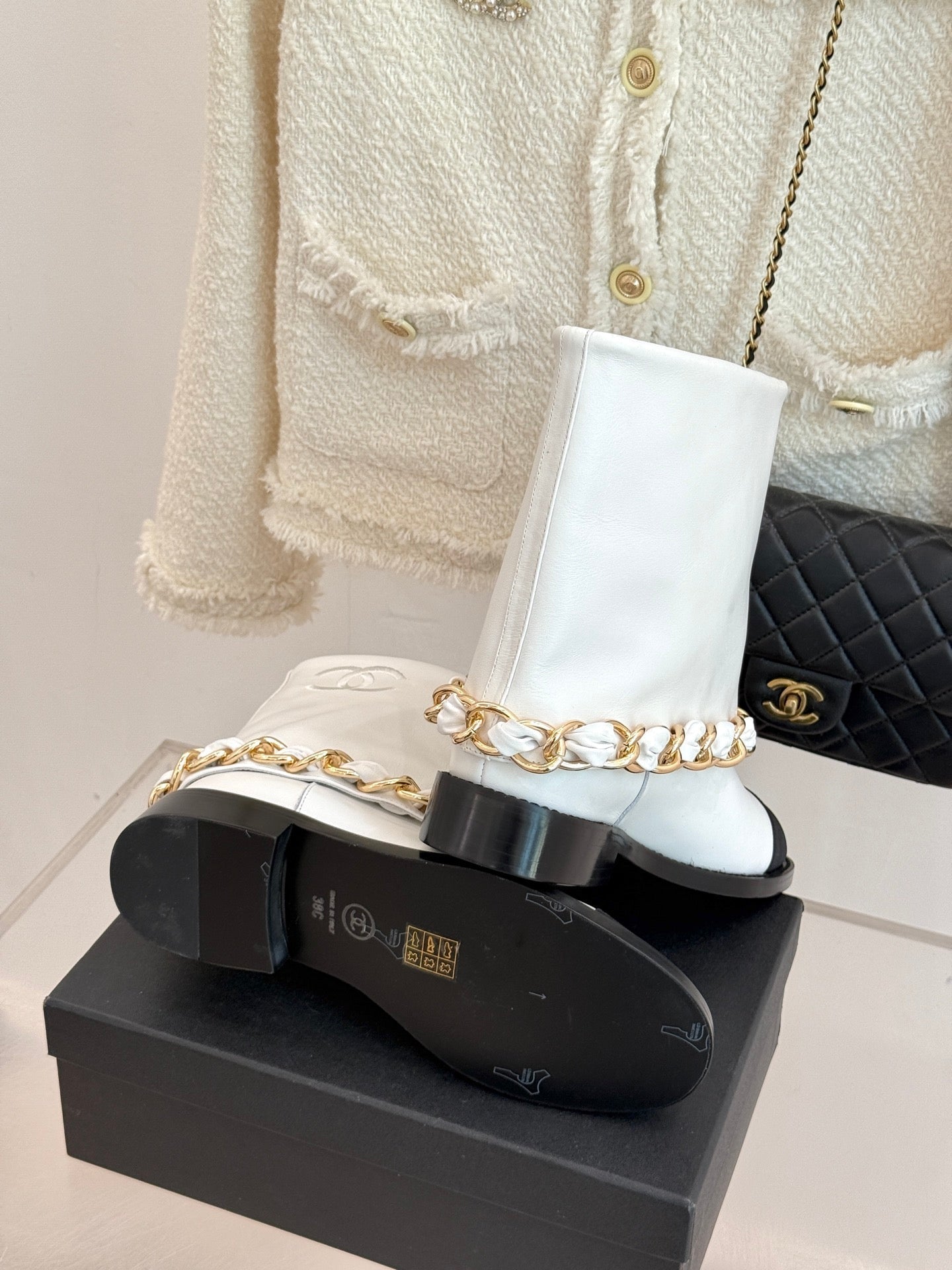 Chanel 25 Large Chain Flat-solved Boot White Lambskin 465420