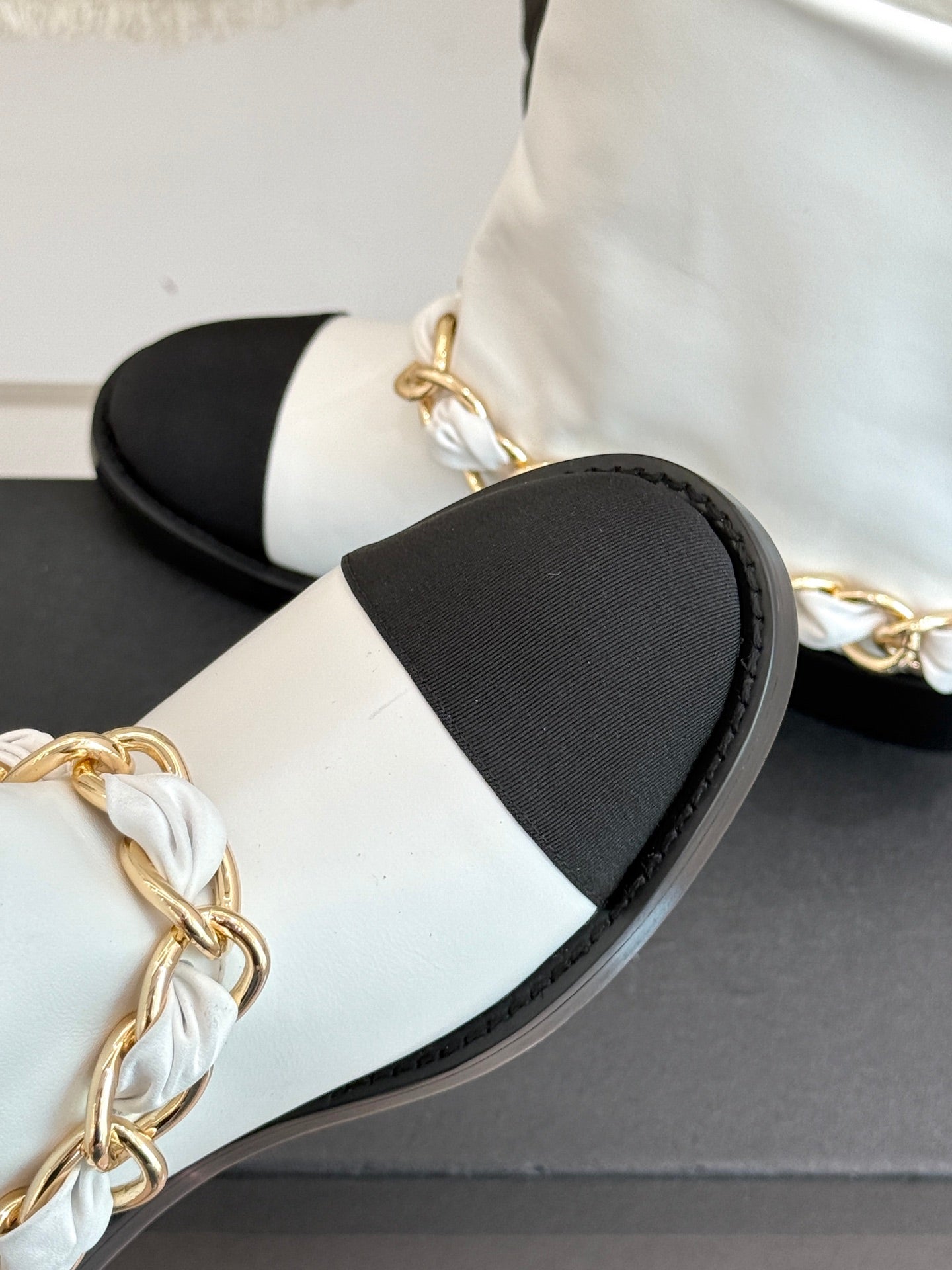 Chanel 25 Large Chain Flat-solved Boot White Lambskin 465420