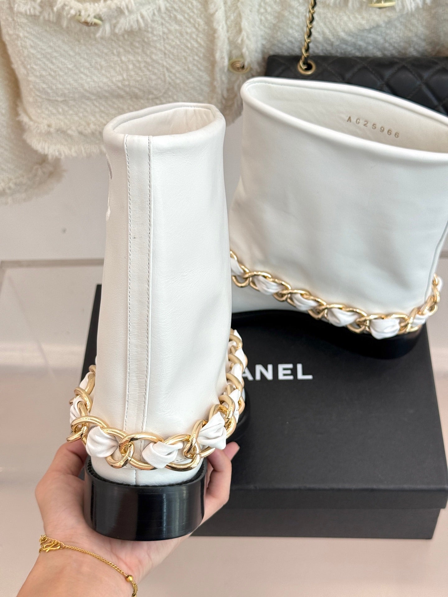 Chanel 25 Large Chain Flat-solved Boot White Lambskin 465420