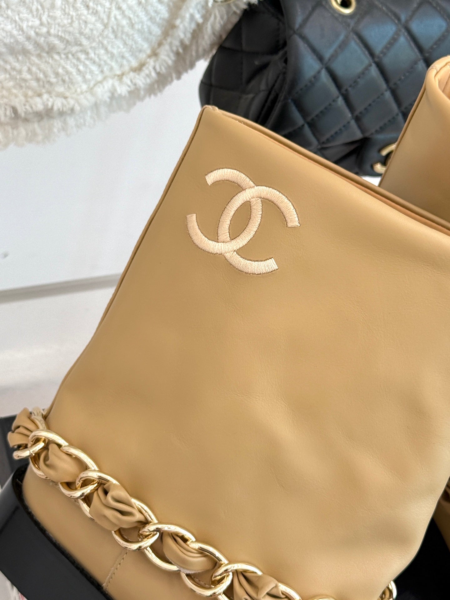 Chanel 25 Large Chain Flat-solved Boot Beige Black Lambskin 465421