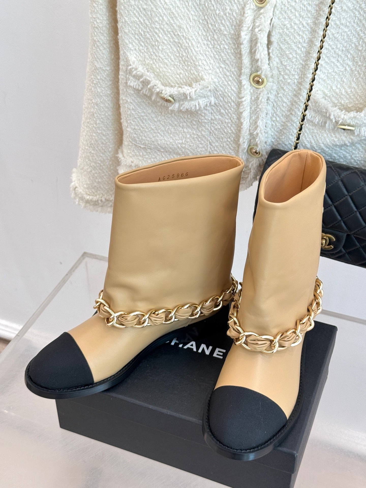 Chanel 25 Large Chain Flat-solved Boot Beige Black Lambskin 465421
