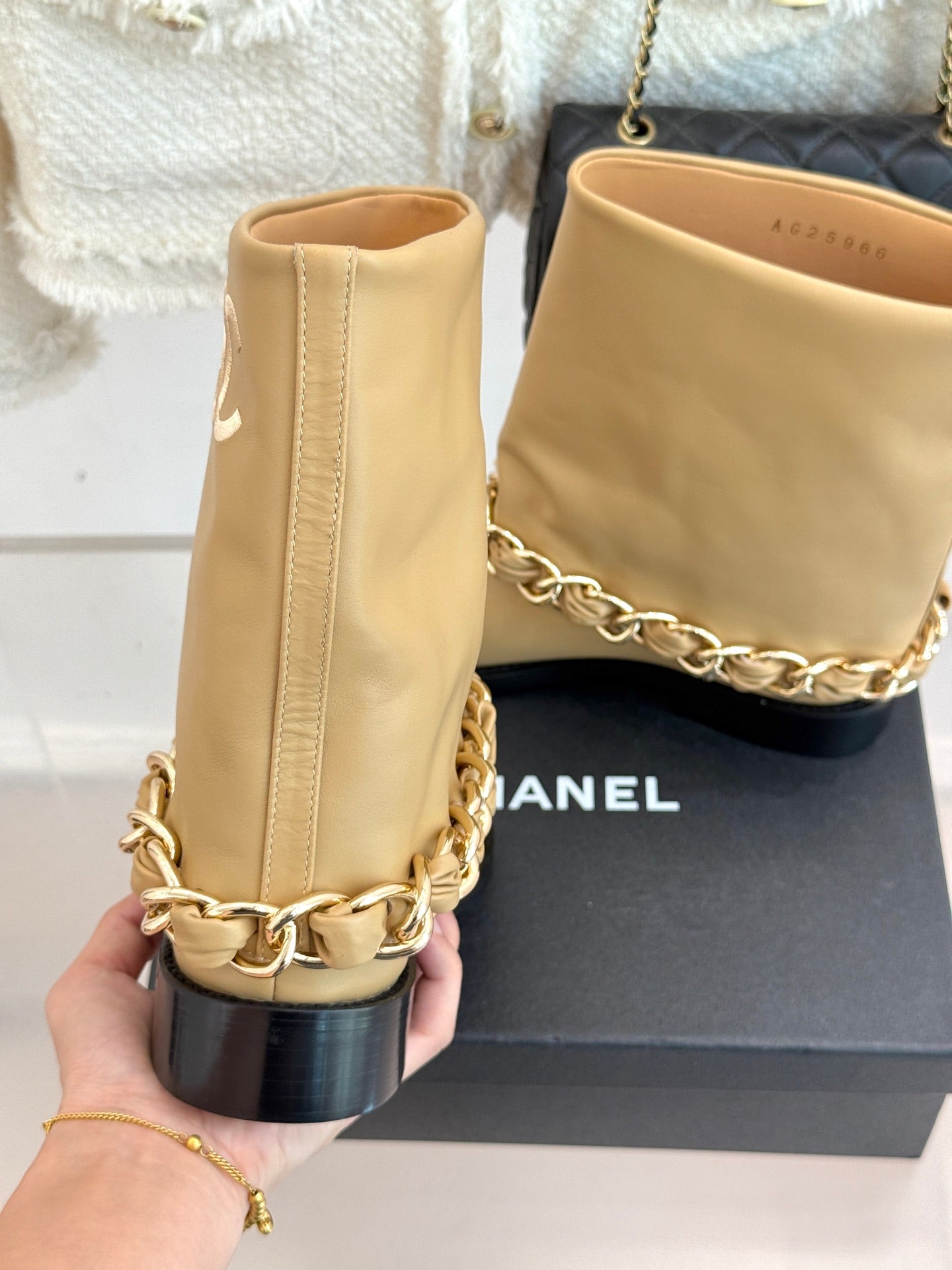 Chanel 25 Large Chain Flat-solved Boot Beige Black Lambskin 465421