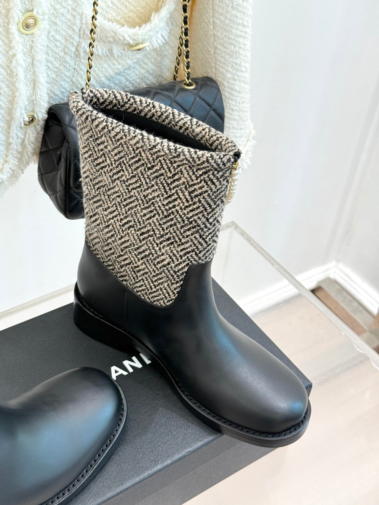 Chanel 25 Four-Leaf Clover Pearls Double C Boots Black Grey Woven Sheepskin 465404