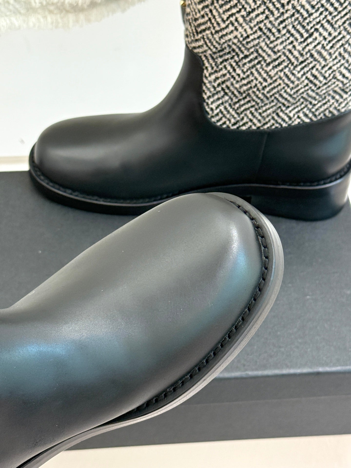 Chanel 25 Four-Leaf Clover Pearls Double C Boots Black Grey Woven Sheepskin 465404