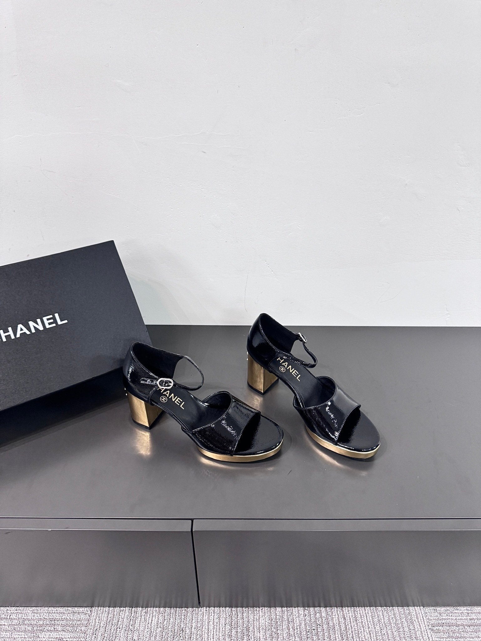 BLOCK HEEL SANDALS BLACK SHEEPSKIN