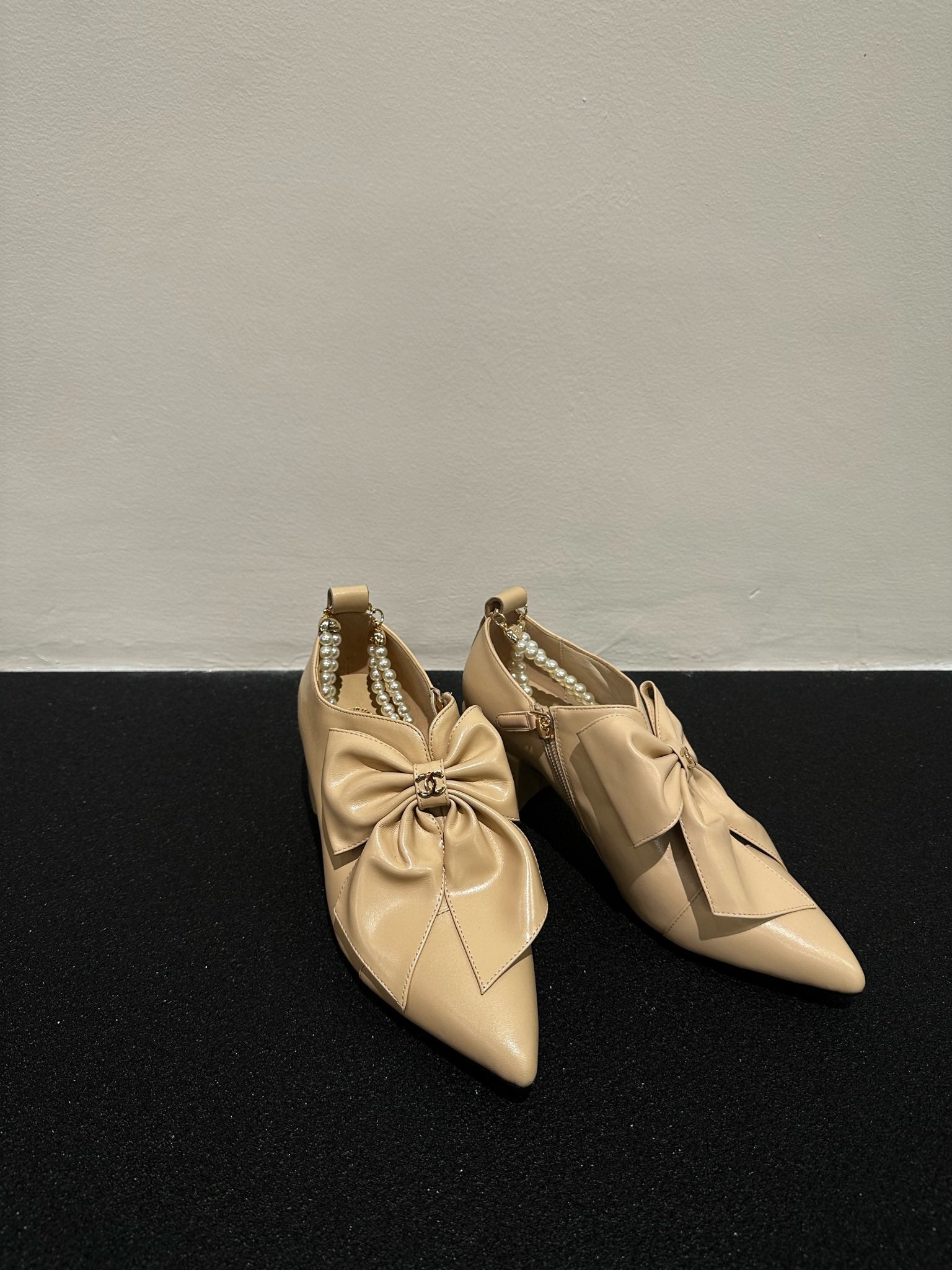 CC Pointed Toe High Heels Beige Bow Tie Cowhide