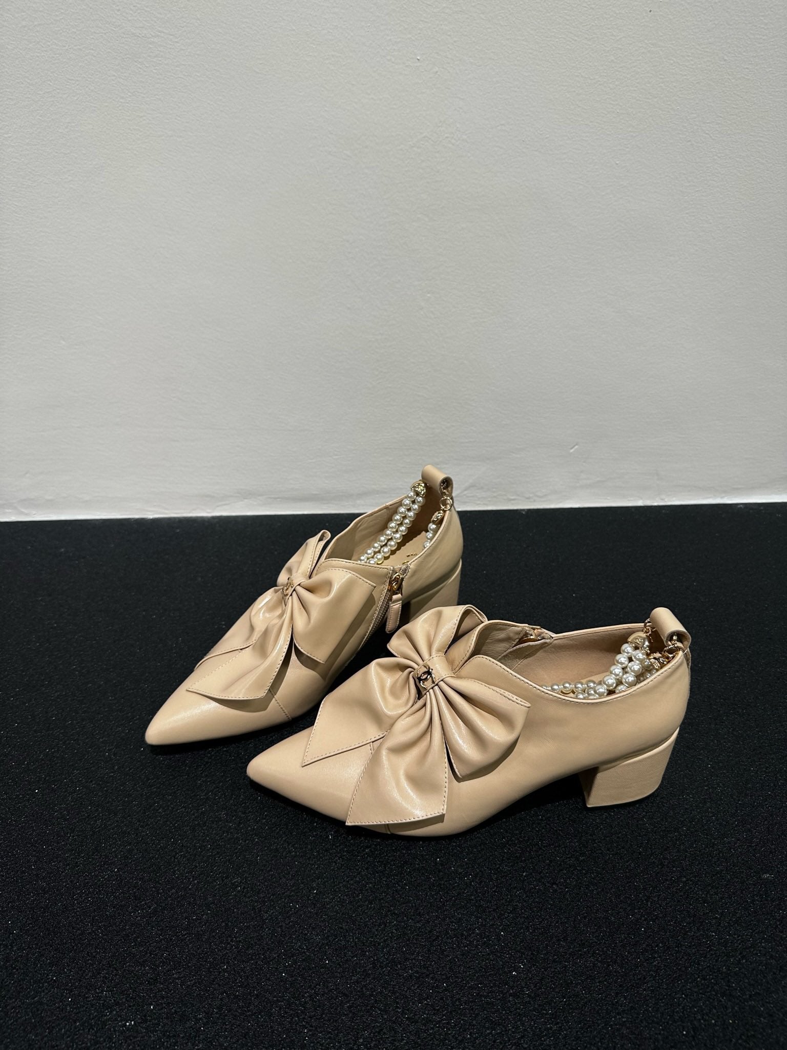 CC Pointed Toe High Heels Beige Bow Tie Cowhide