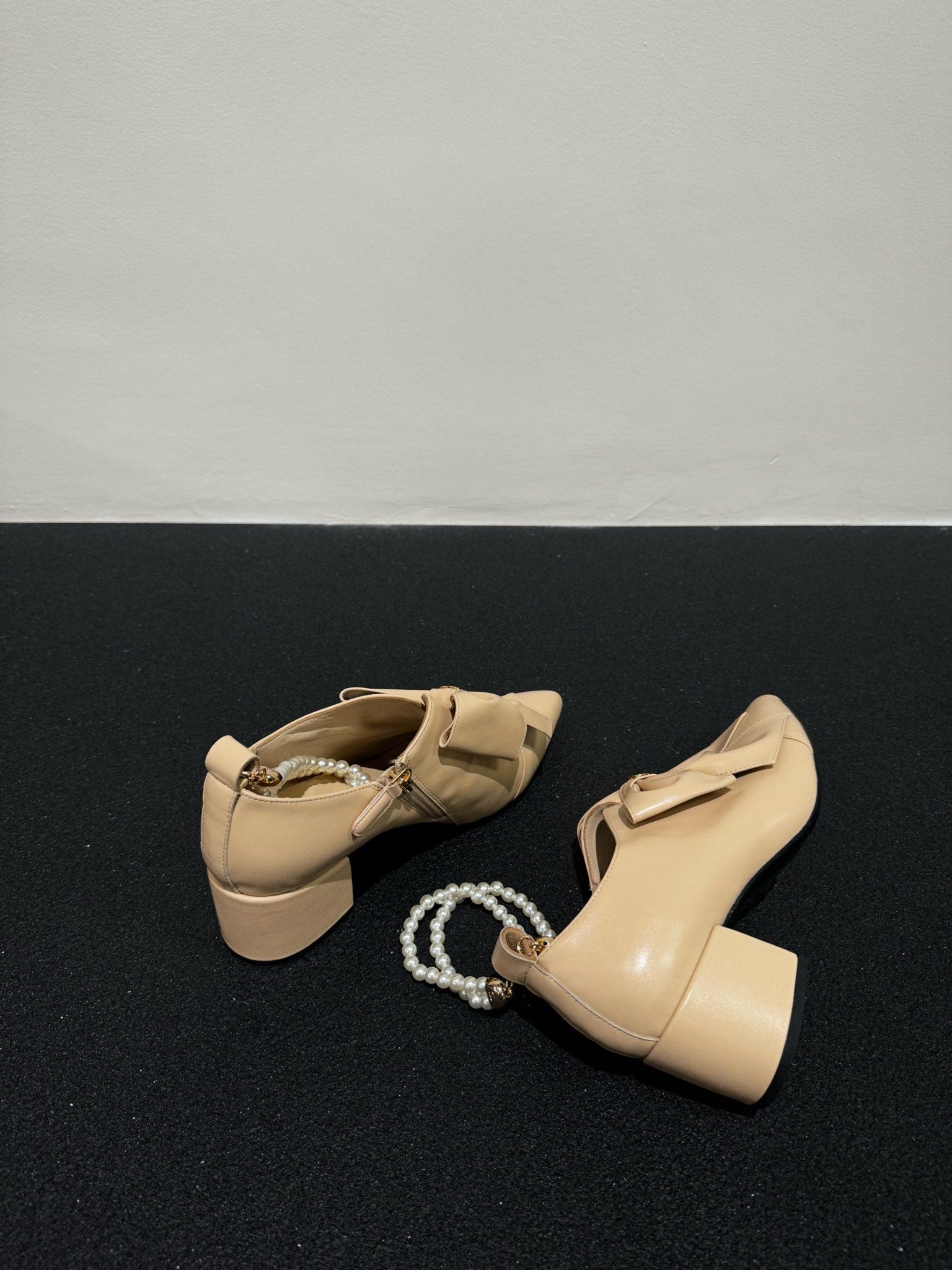 CC Pointed Toe High Heels Beige Bow Tie Cowhide