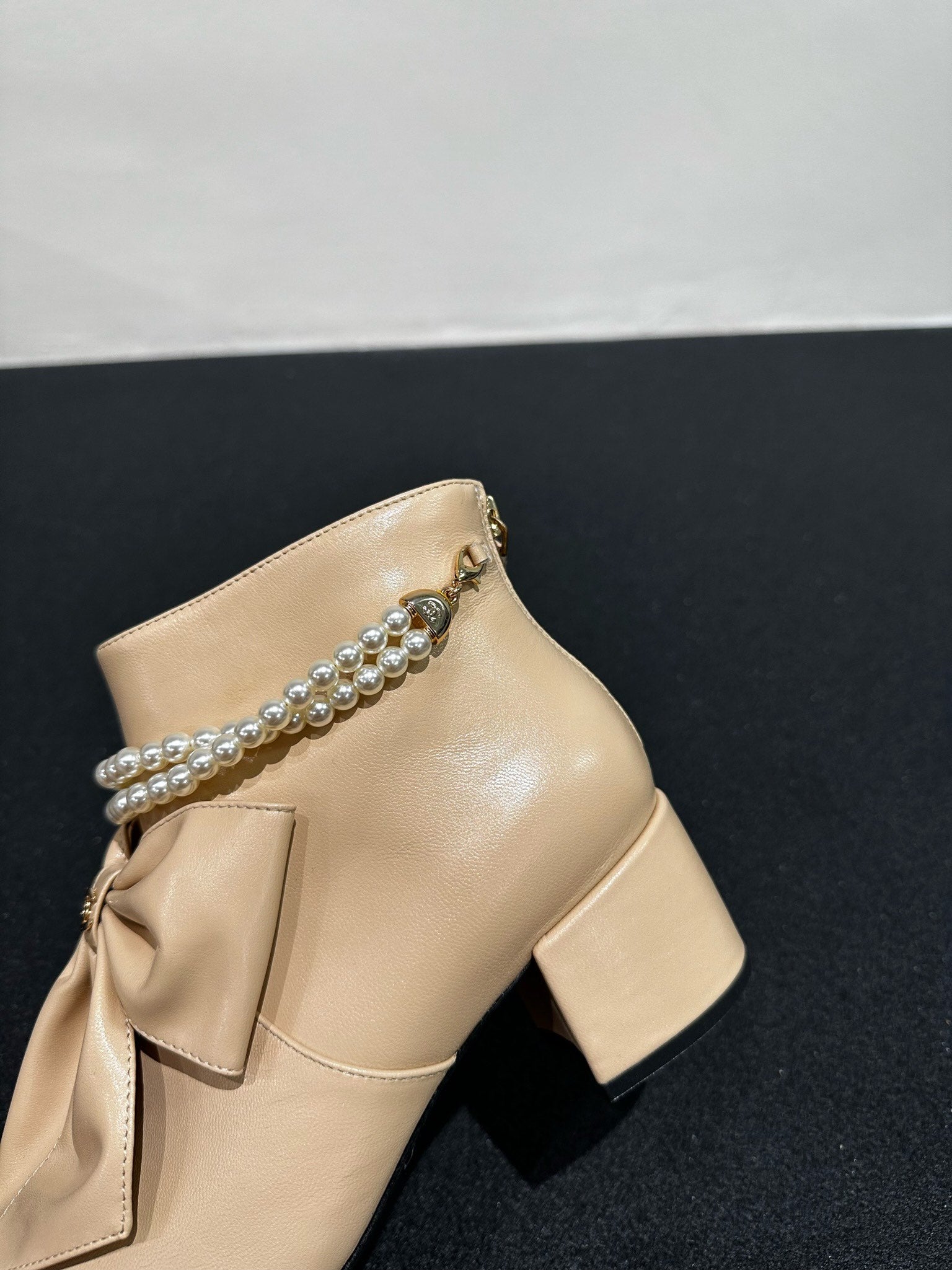 CC Ankle Boots Beige Bow Tie Cowhide