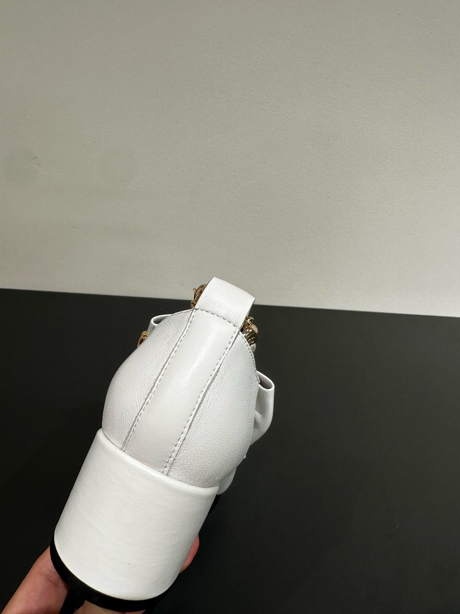 CCC Pointed Toe High Heels White Bow Tie Cowhide