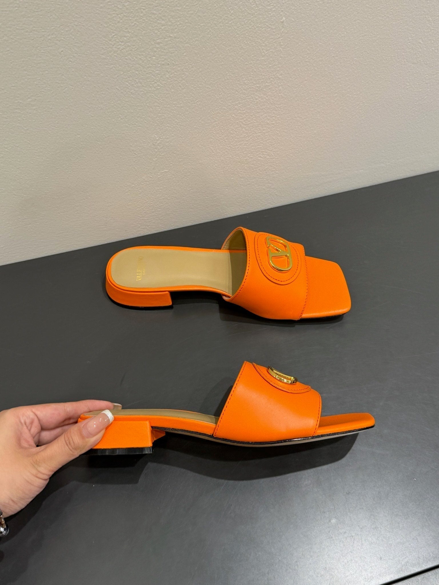 VT 25 Vlogo Slides 2cm Orange Cowhide 337915