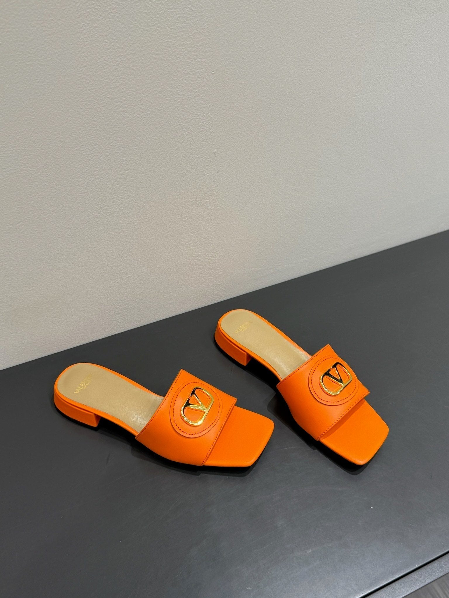 VT 25 Vlogo Slides 2cm Orange Cowhide 337915