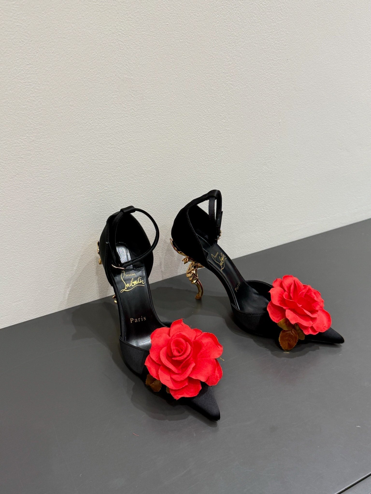 CC 25 Flower Rose Pumps Black Silk 337164