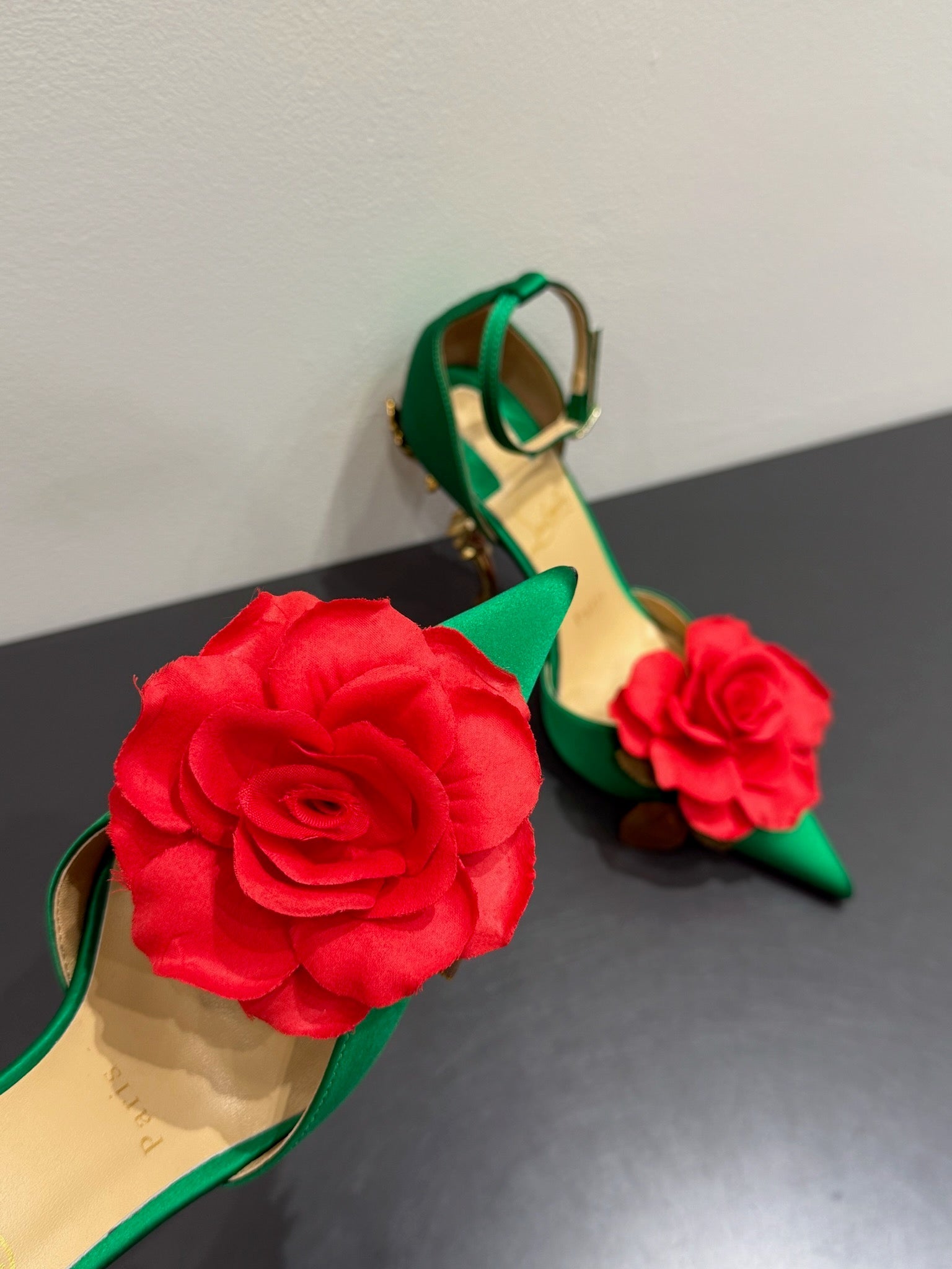 CC 25 Flower Rose Pumps Green Silk 337165