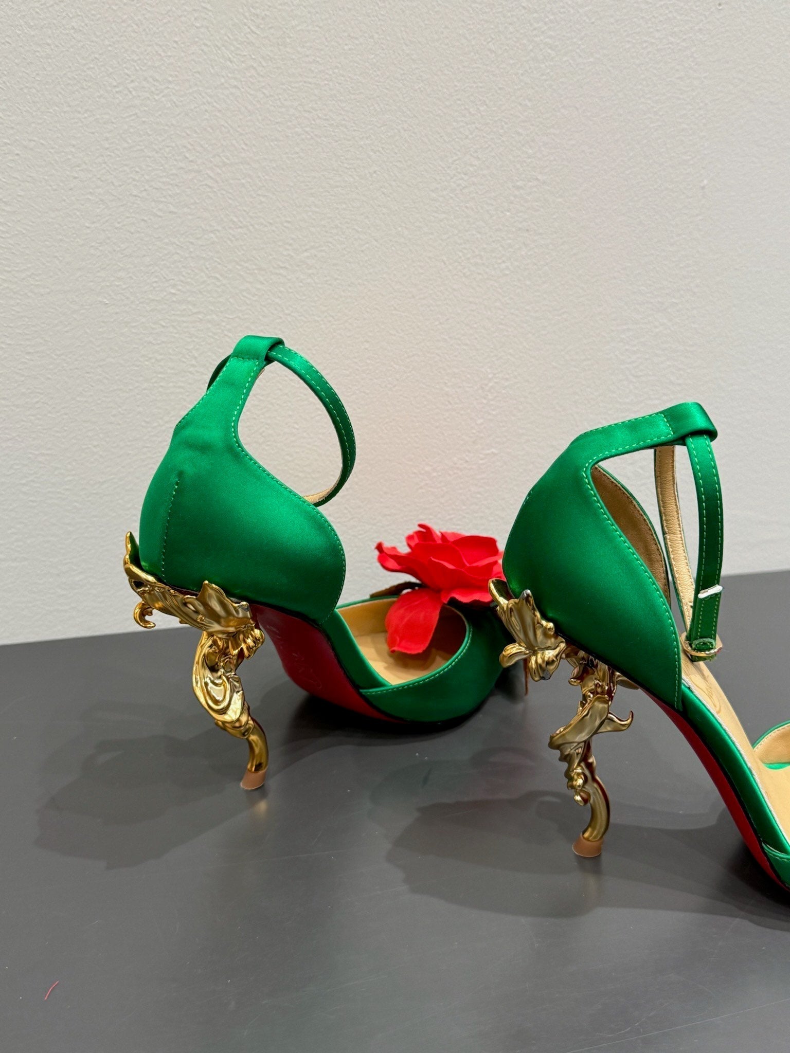 CC 25 Flower Rose Pumps Green Silk 337165