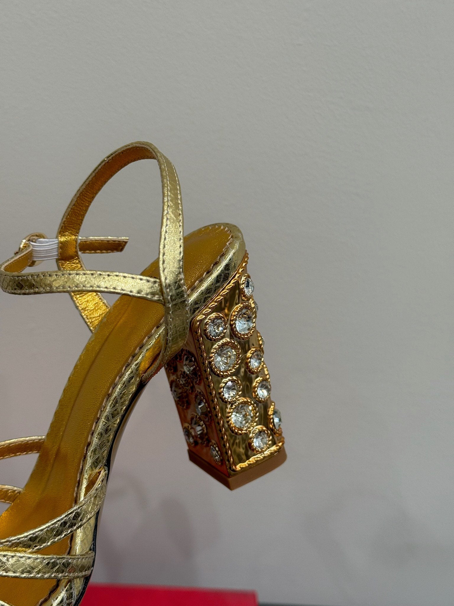 VT 25 Jewel Sandals Gold Cowhide