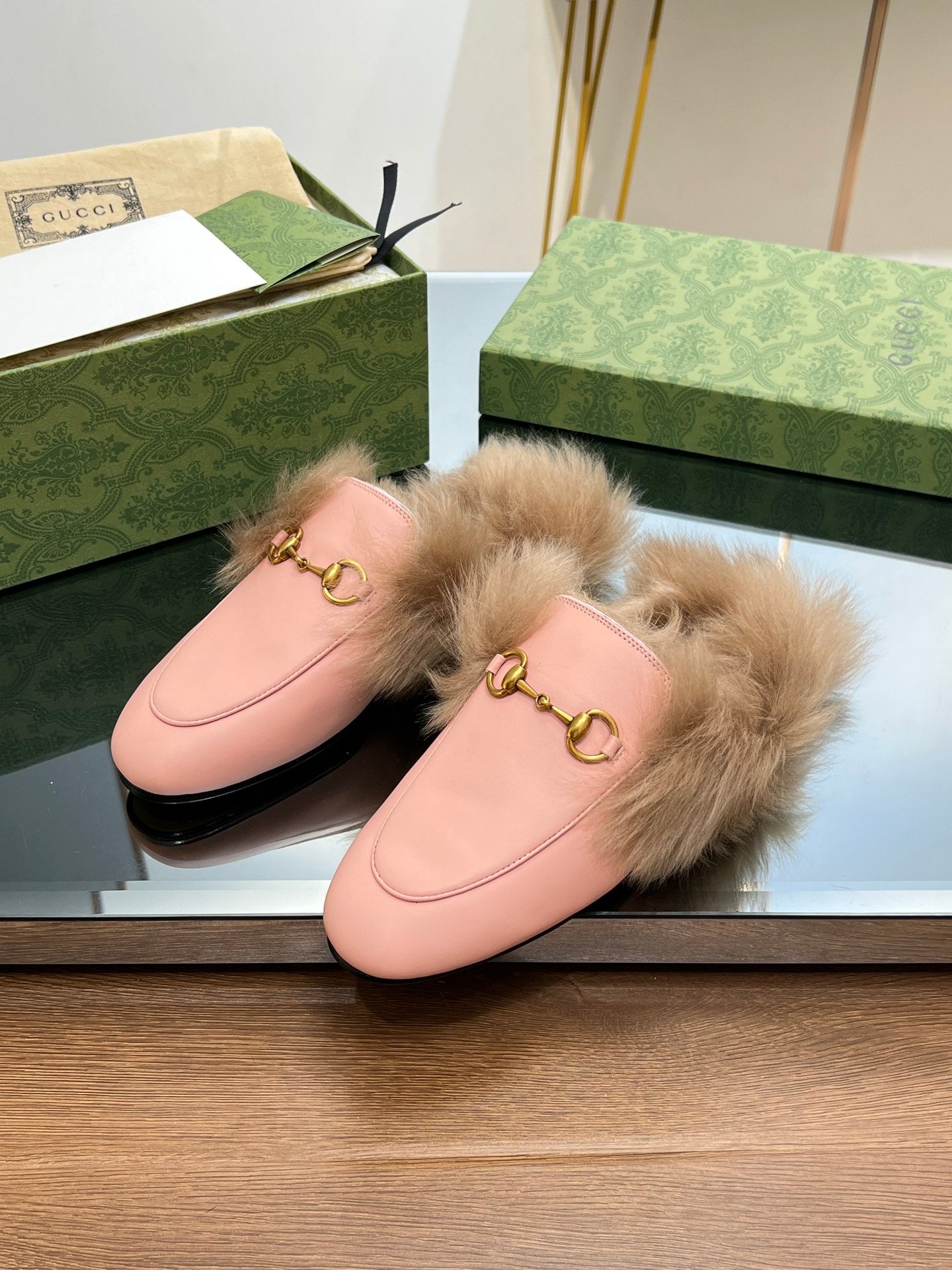 HORSEBIT MULE IN LIGHT PINK CALFSKIN AND LAMB WOOL LINING