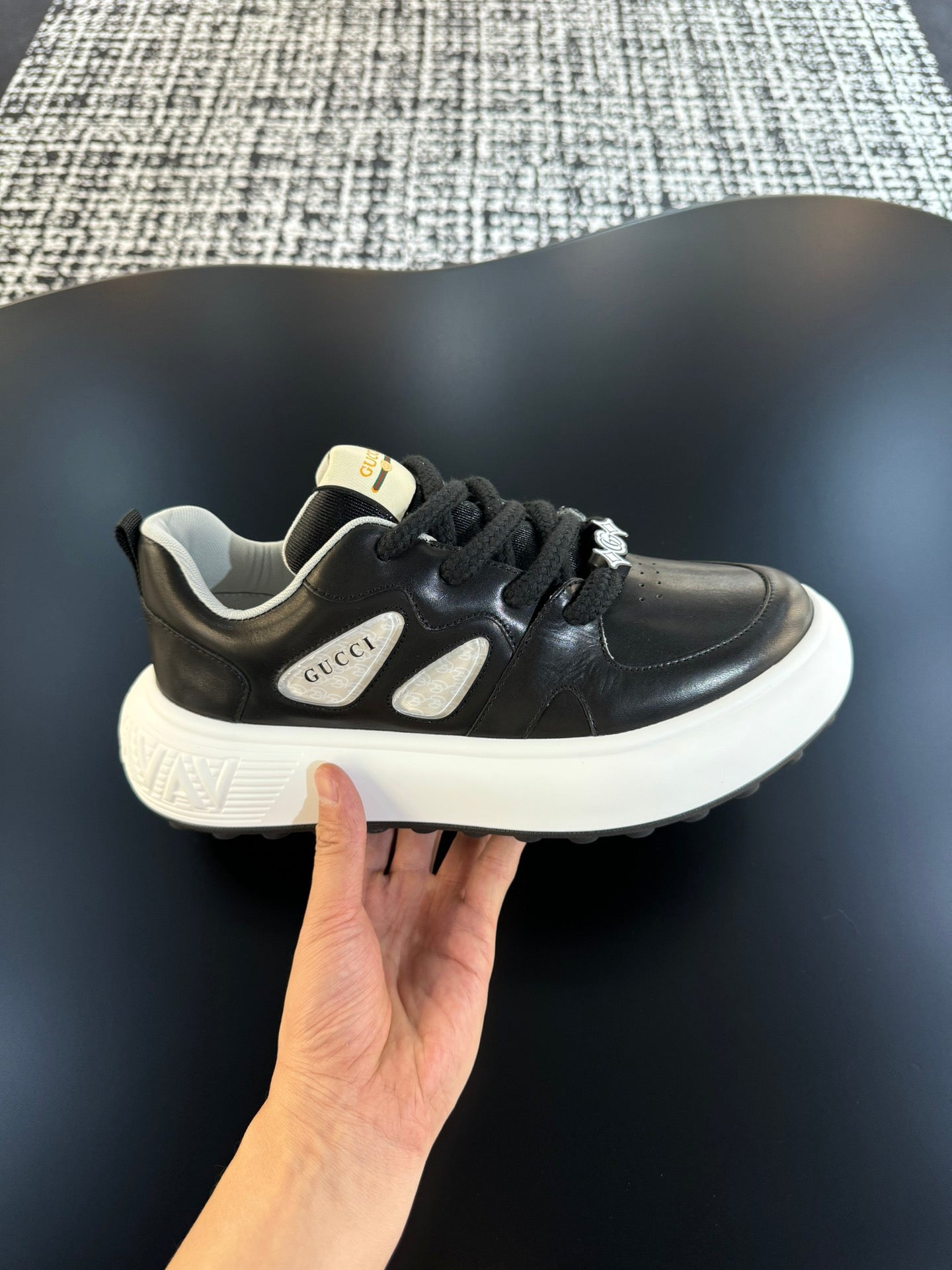 GG Men's Sneaker Black Cowhide 527026