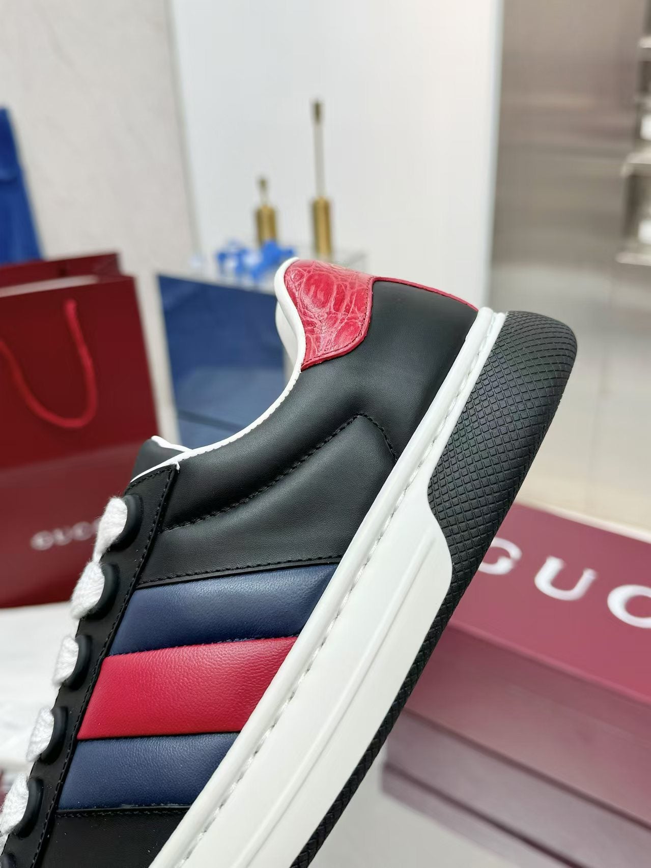 GG Men's ACE Sneaker Black Cowhide 574739