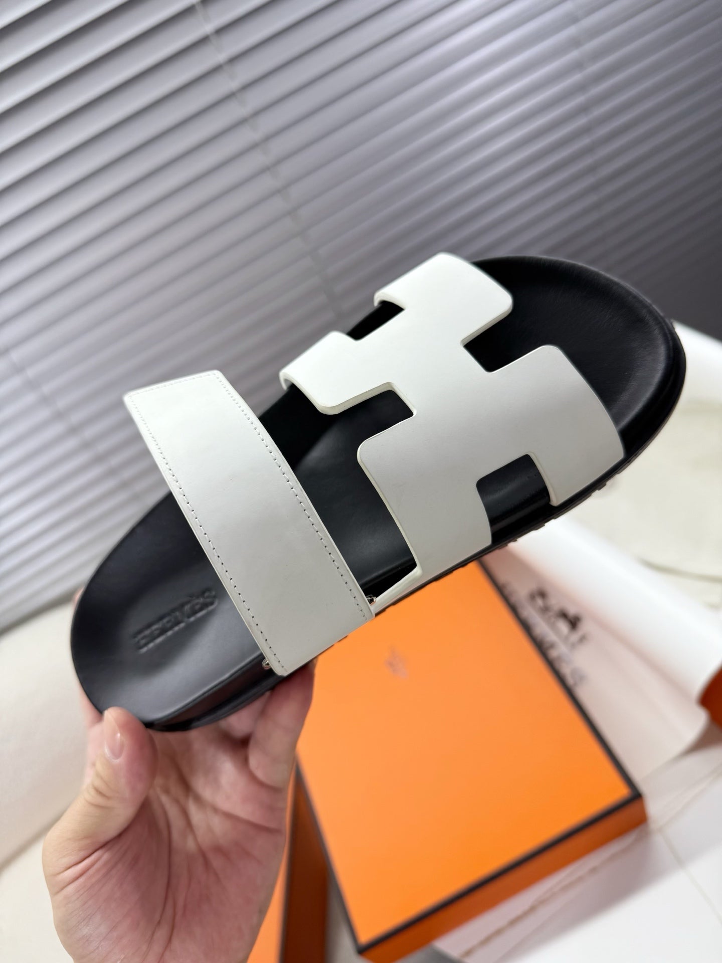 HM Chypre Sandal White Calfskin 205484