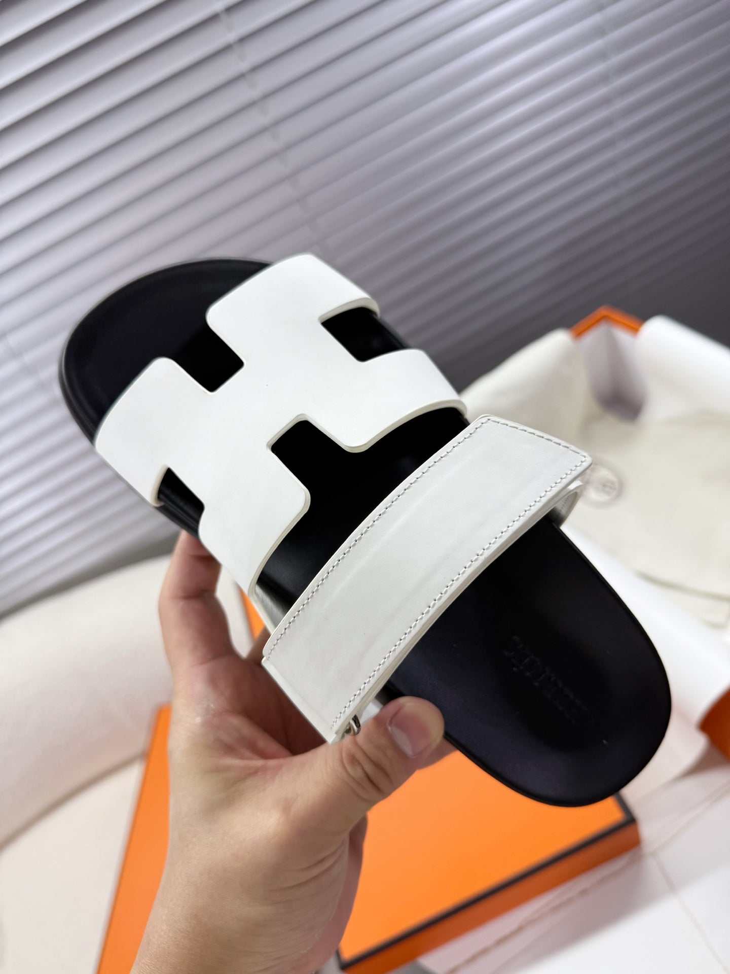 HM Chypre Sandal White Calfskin 205484