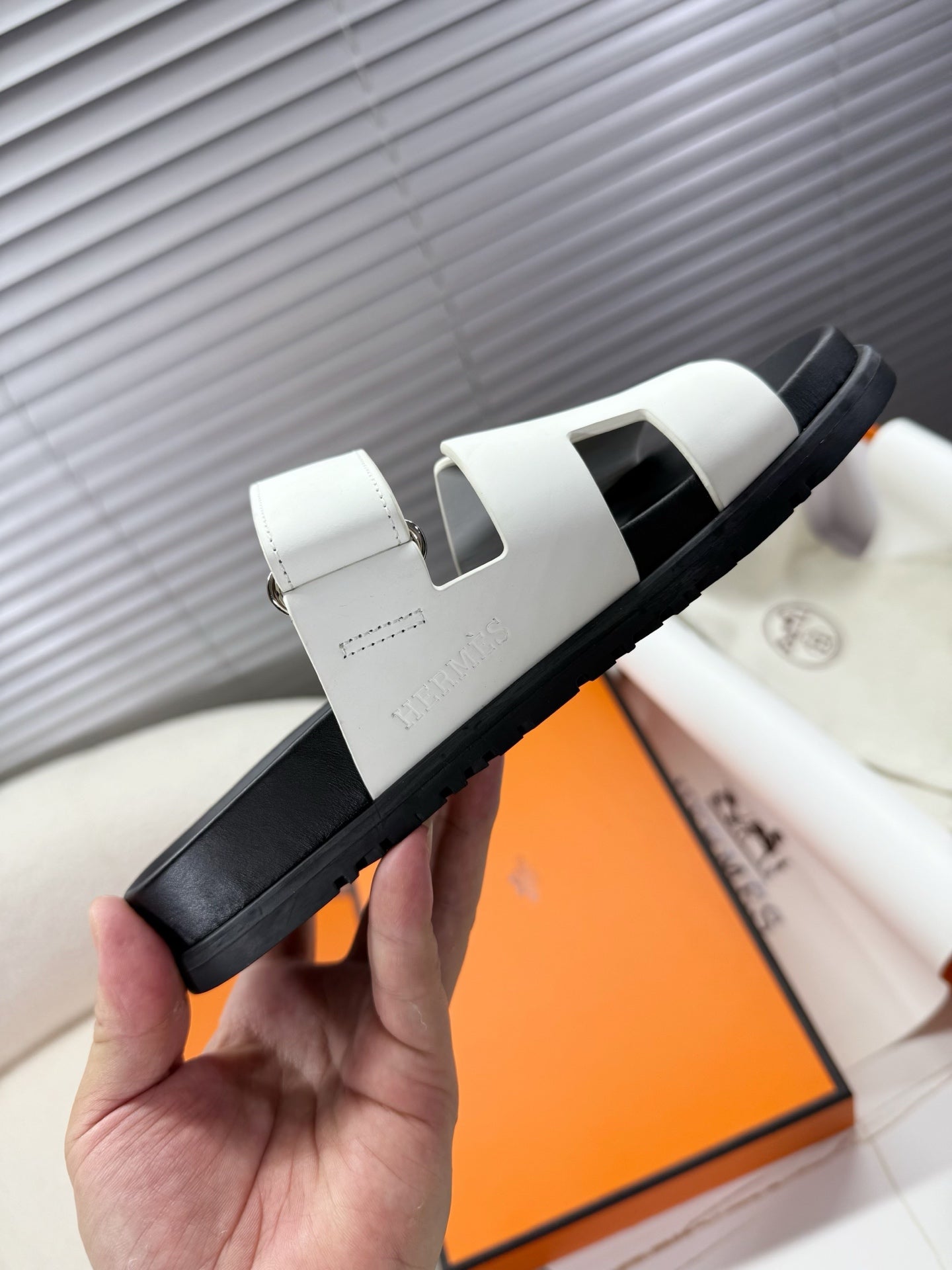 HM Chypre Sandal White Calfskin 205484