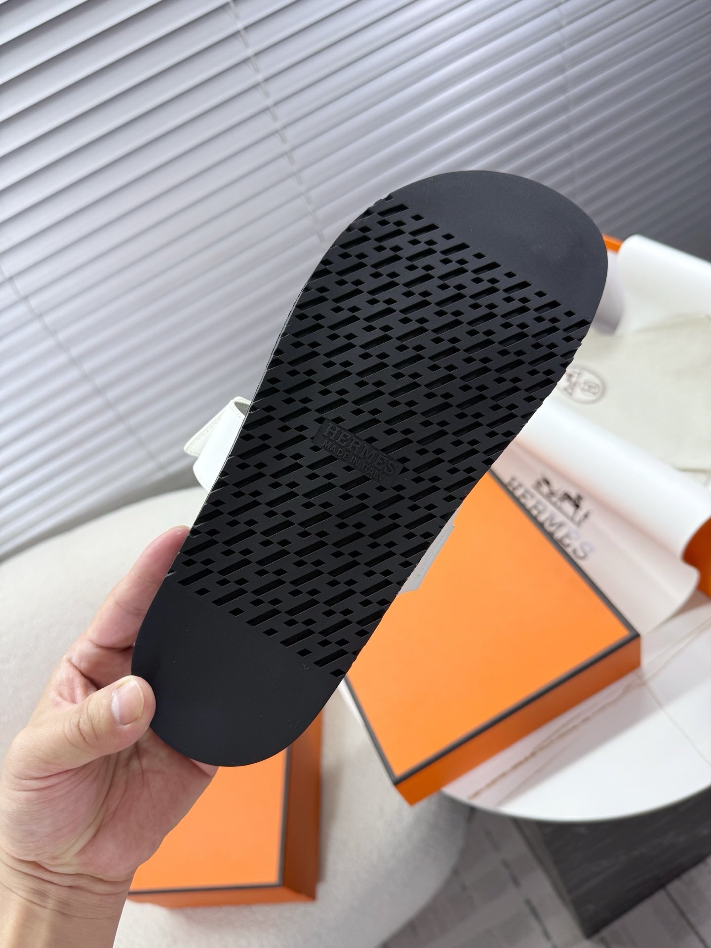 HM Chypre Sandal White Calfskin 205484