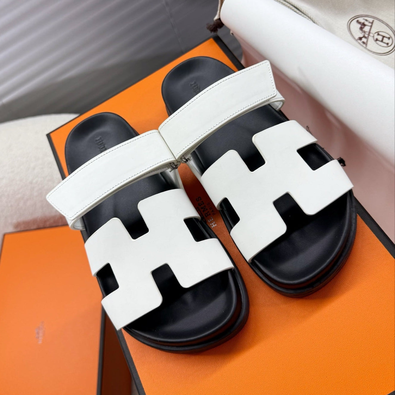 HM Chypre Sandal White Calfskin 205484
