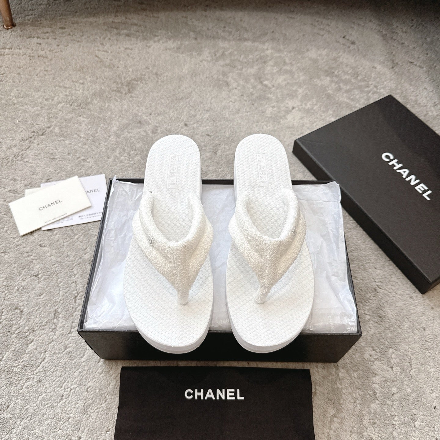 CC 25 Thong Slippers White Woolen Cloth 311100