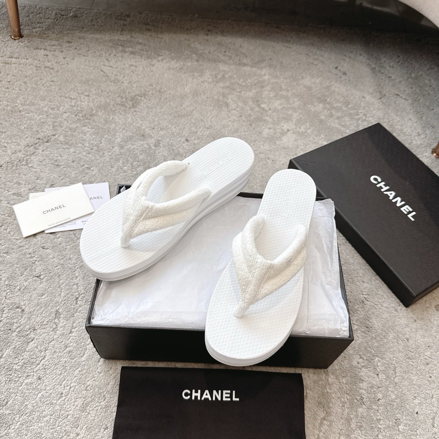 CC 25 Thong Slippers White Woolen Cloth 311100