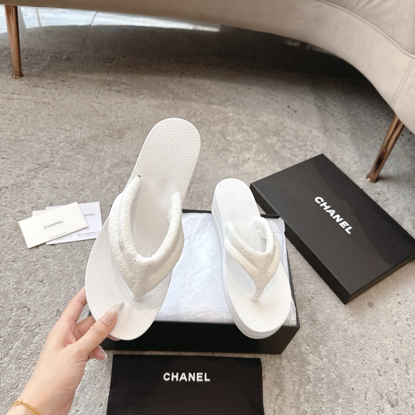 CC 25 Thong Slippers White Woolen Cloth 311100
