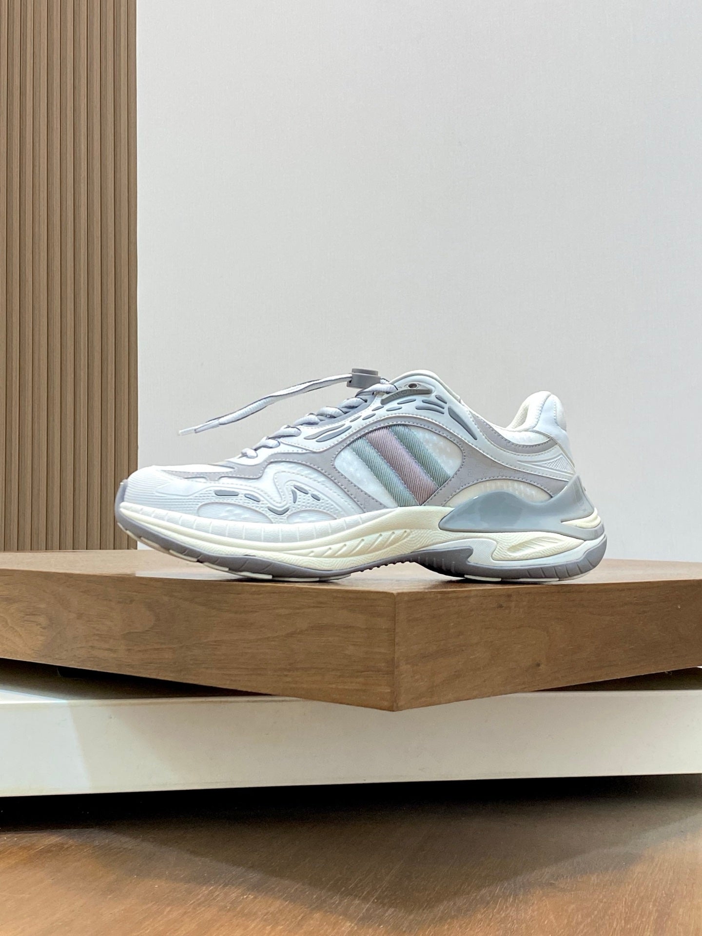 GG Men's 2.0 Sneakers White Grey Cowhide 720706