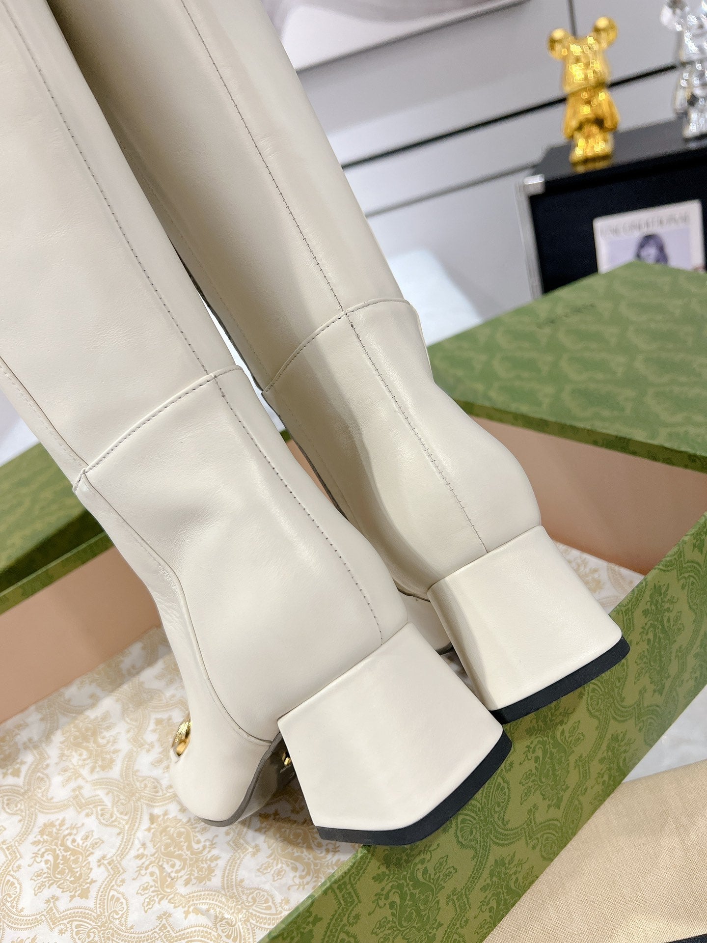 Gucci Horsebit Square Toe Mid-heeled Ankle High Boots White Cowhide 490538