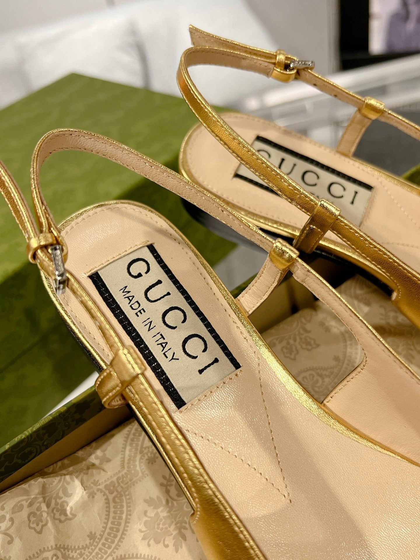 METALIC SLINGBACK FLATS IN GOLD CALFSKIN