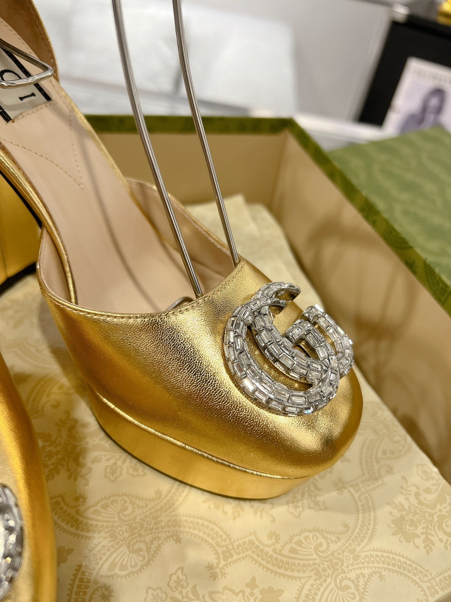 HIGH SANDAL SQUARE HEEL 12 CM IN GOLD CALFSKIN