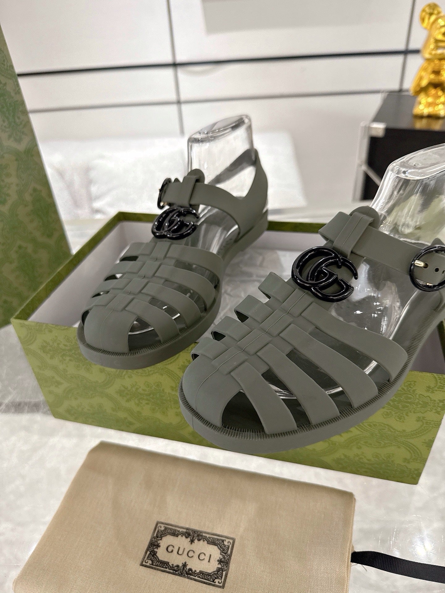 GC 25 Glossy Black Double G Sandal Dark Green Rubber 292426