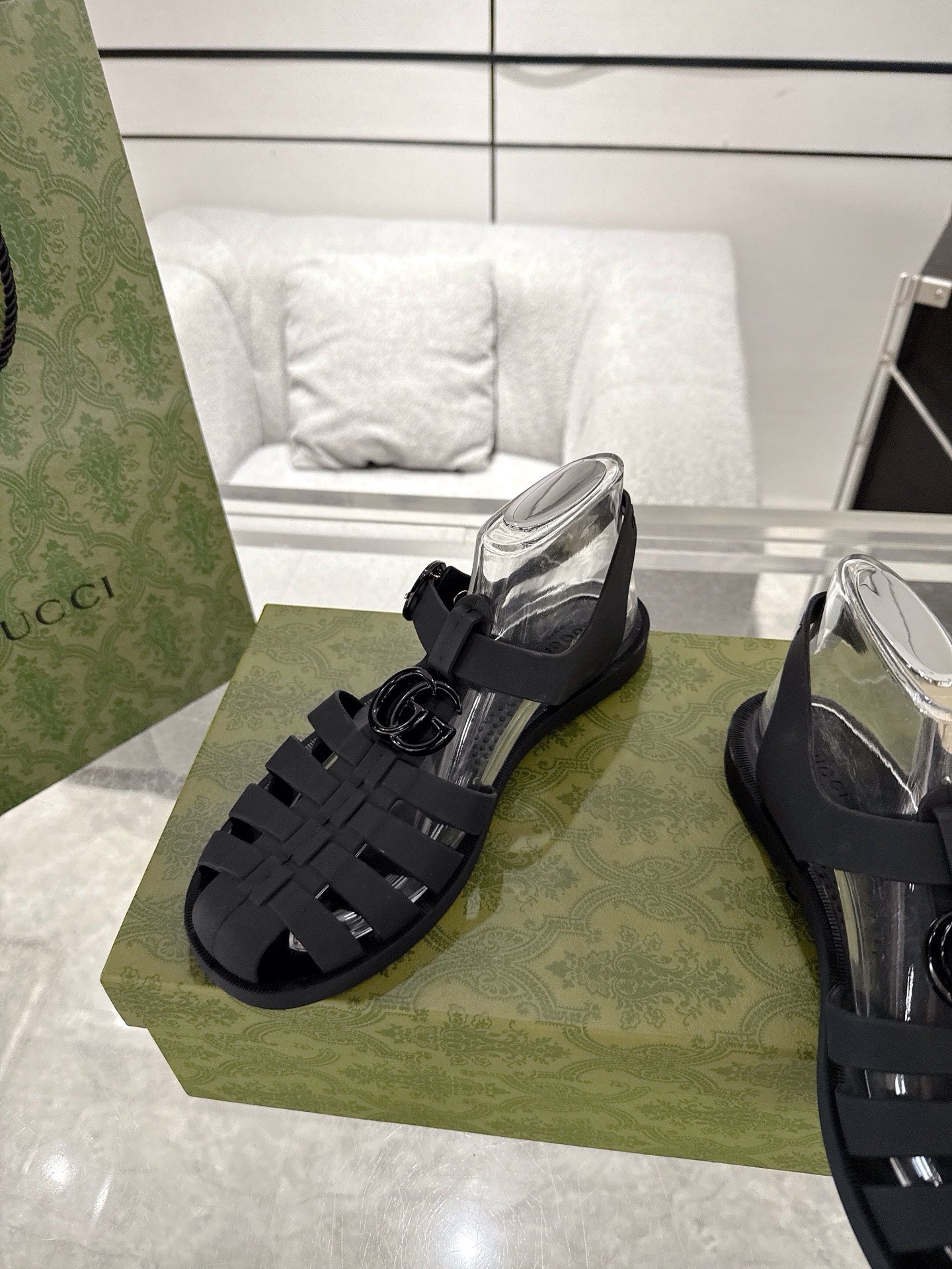 GC 25 Glossy Black Double G Sandal Black Rubber 292431