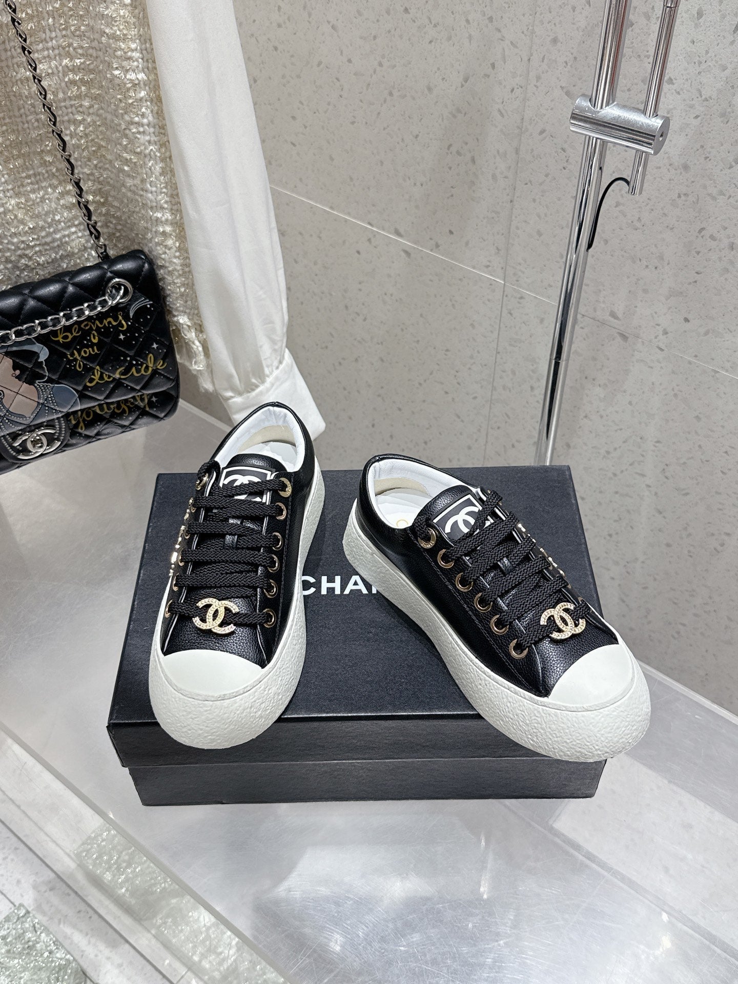 CC Sneaker Black cowhide  204661