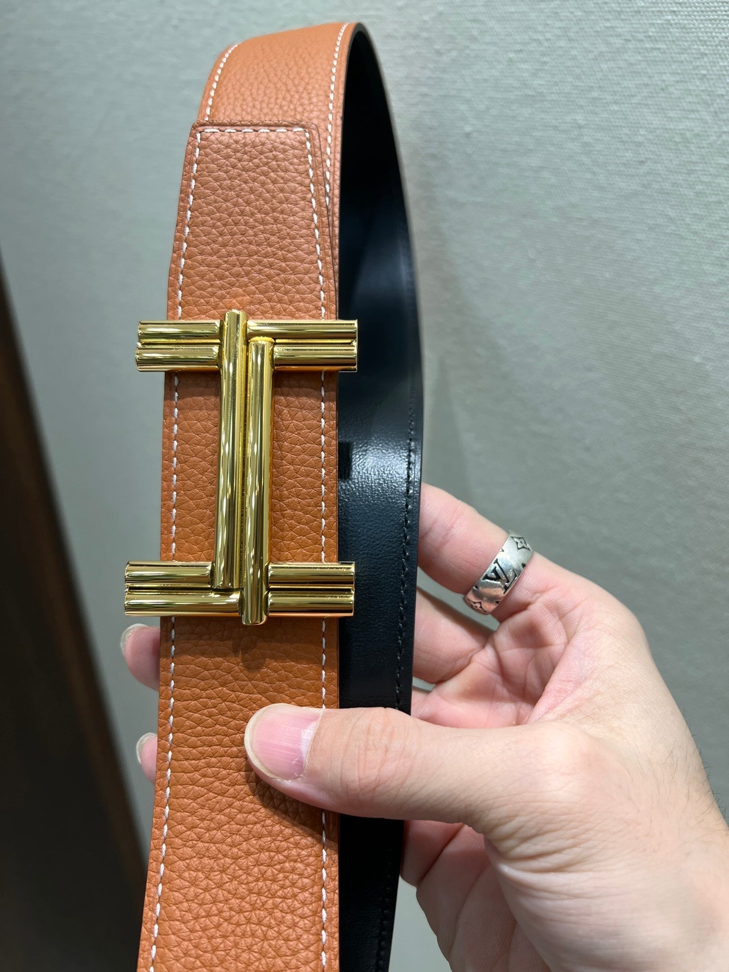 HM TRAVERSE BELT BUCKLE & REVERSIBLE BRONZE BROWN LEATHER STRAP 38 MM GOLD HARDWARE
