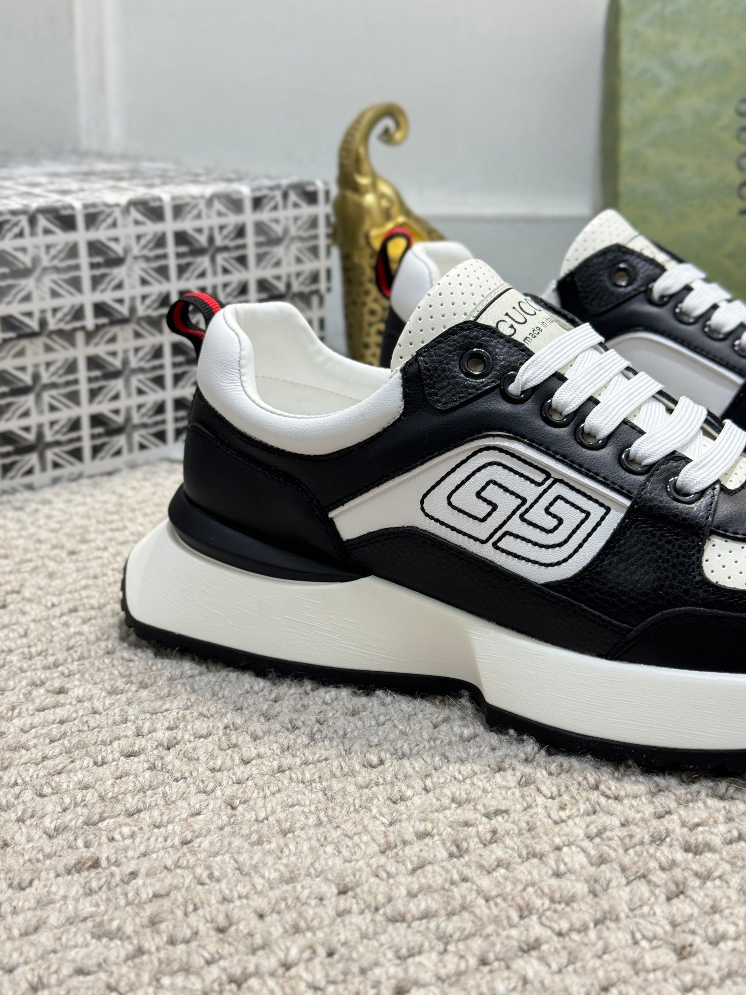 GG Men's Sneaker Black White Sheepskin 524704