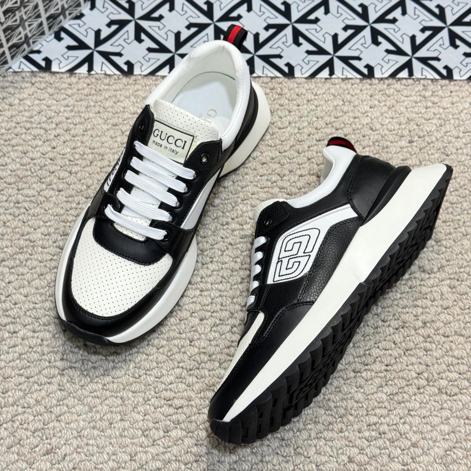 GG Men's Sneaker Black White Sheepskin 524704