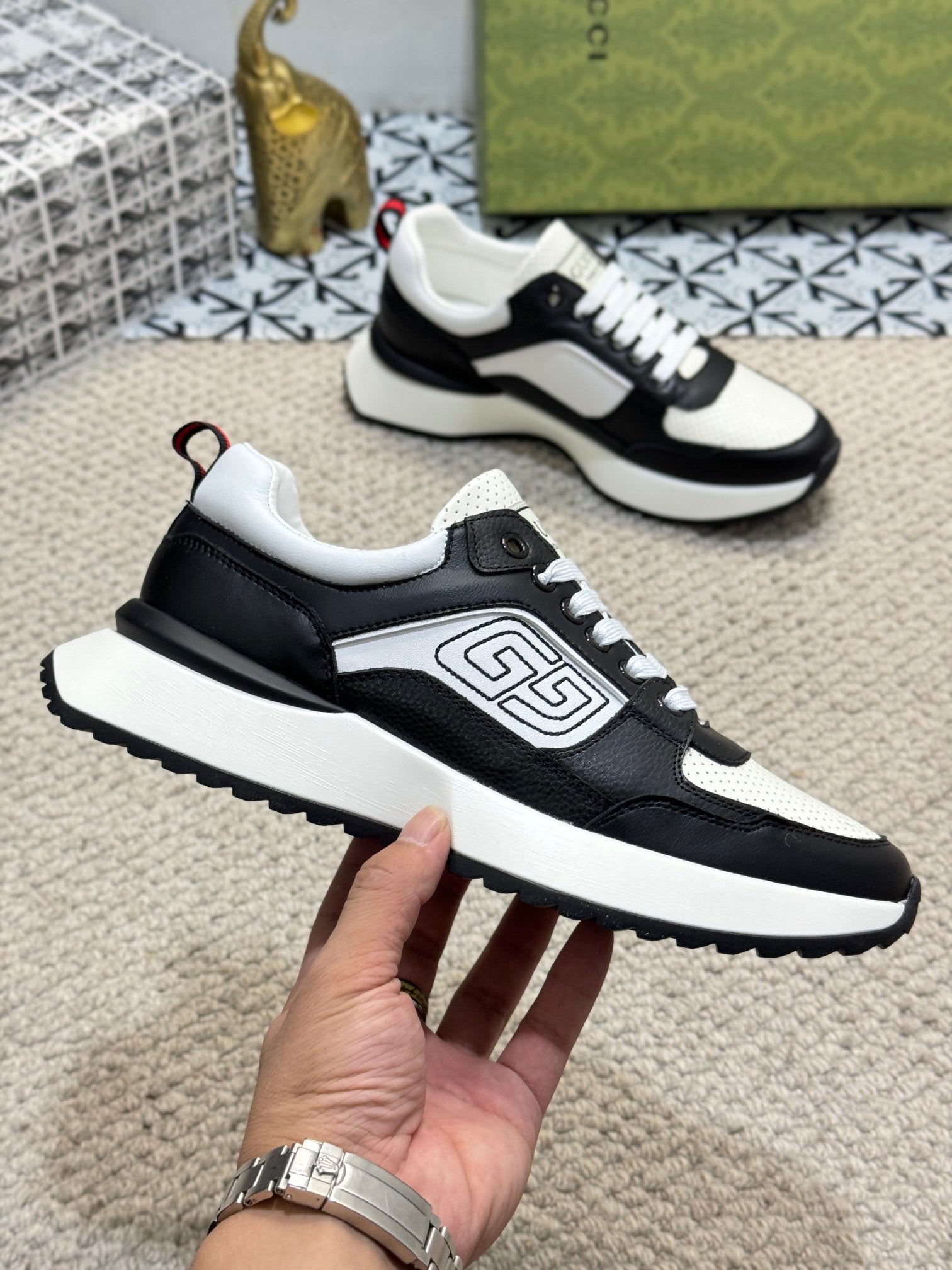 GG Men's Sneaker Black White Sheepskin 524704