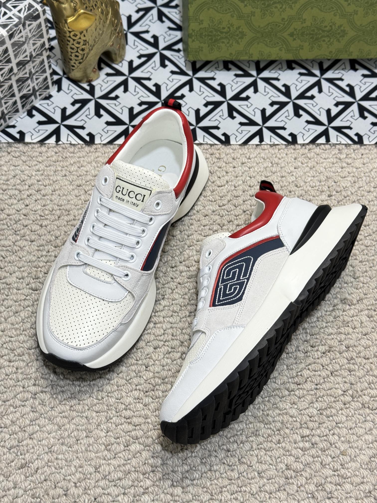 GG Men's Sneaker White Grey Sheepskin 524702