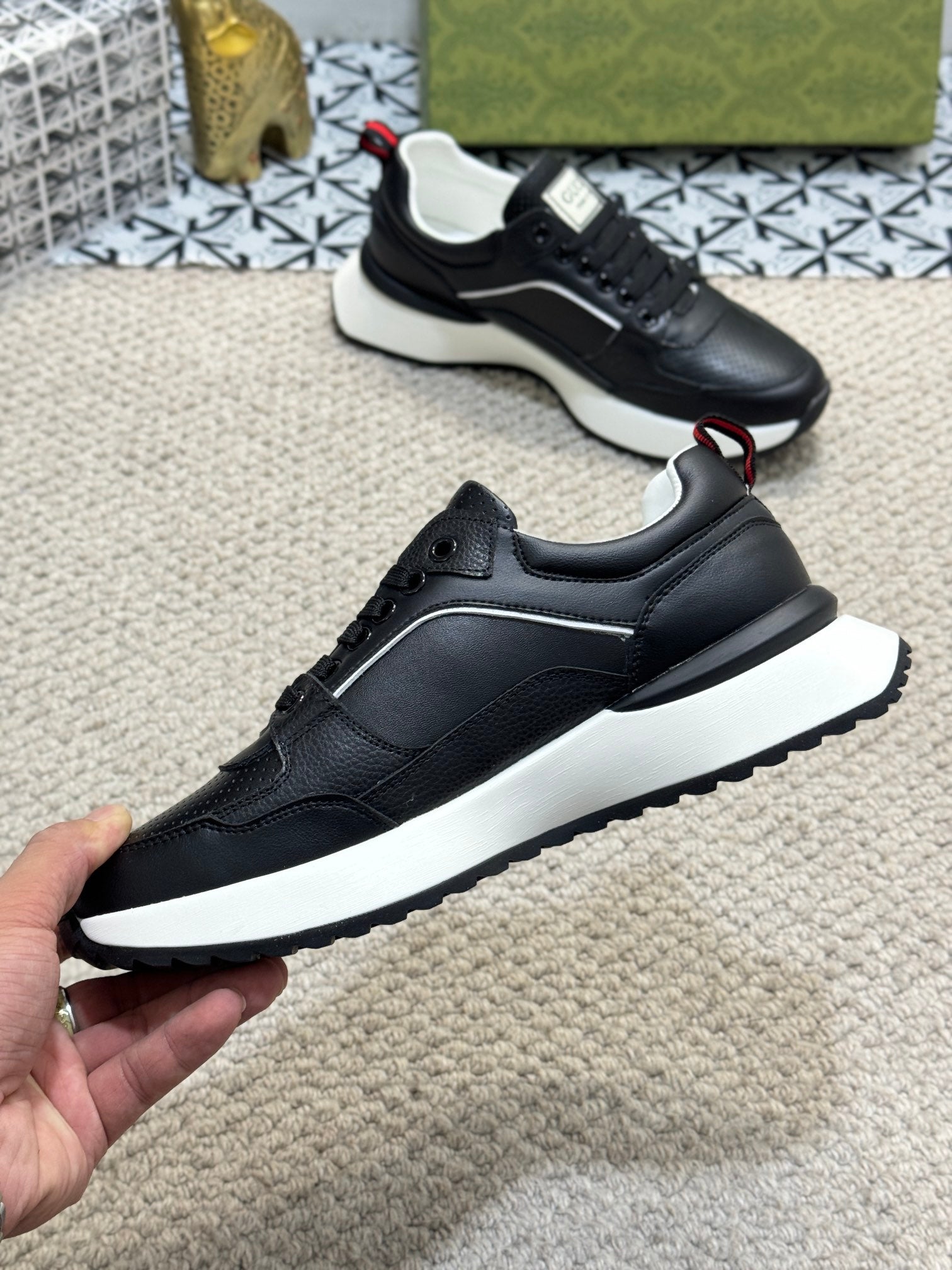 GG Men's Sneaker Black Sheepskin 524703